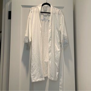 In Bloom Mrs satin robe size x small